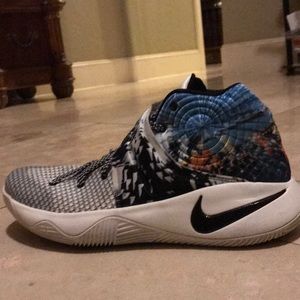 FLASH SALE NIKE Kyrie 2 The Effect